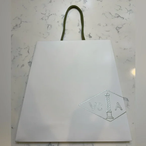 ⭐️Van Cleef & Arpels medium paper bag - Picture 1 of 3